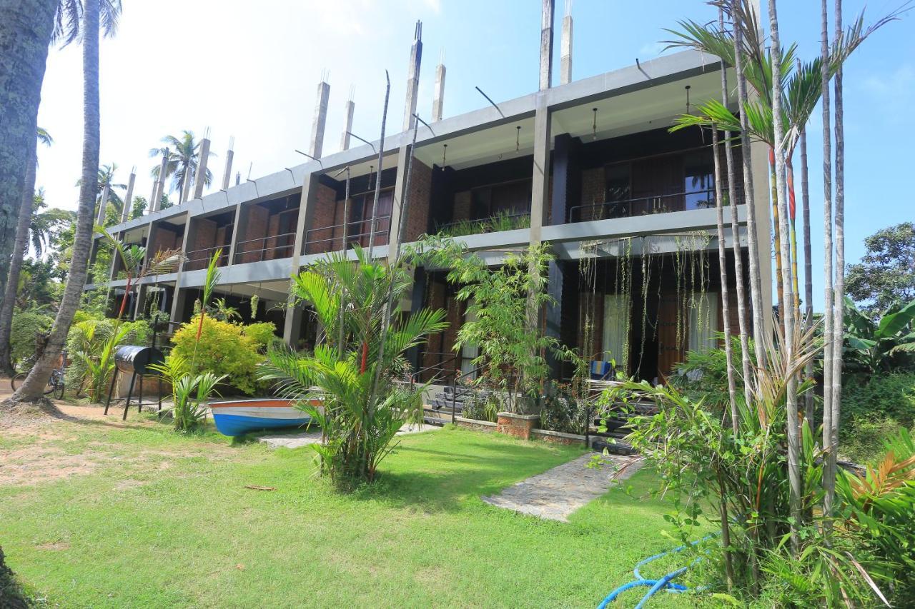 Hotel Riverrina Negombo Luaran gambar